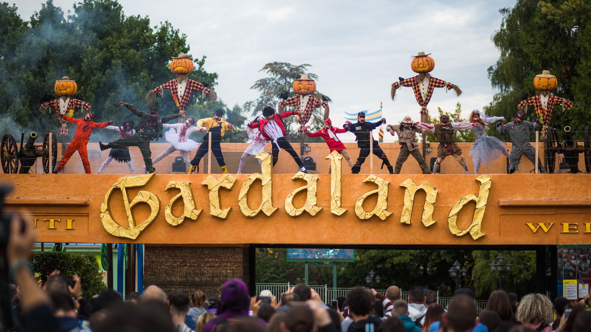 Gardaland Magic Halloween - Movieland - Medieval Times